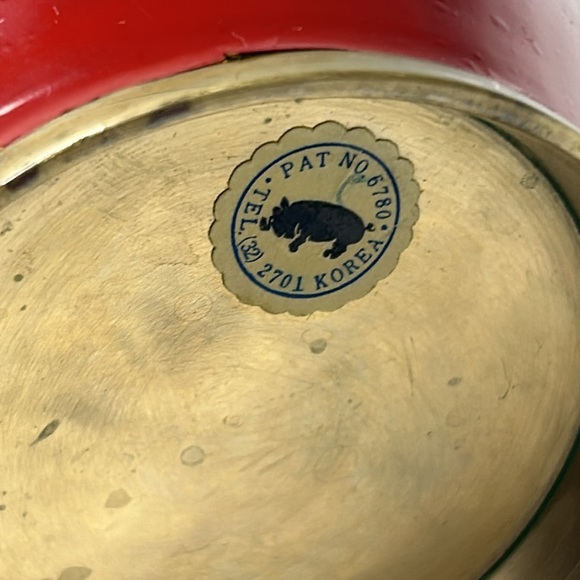 Vintage 🦤 Korean Red Lacquer Brass Vase Mother of Pearl Inlay Phoenix Bird - Picture 6 of 16